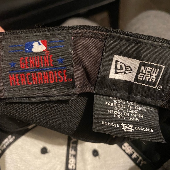 Red Yankees hat - Picture 5 of 6